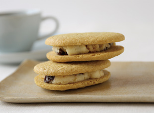 そば粉のプレミアムレーズンサンド